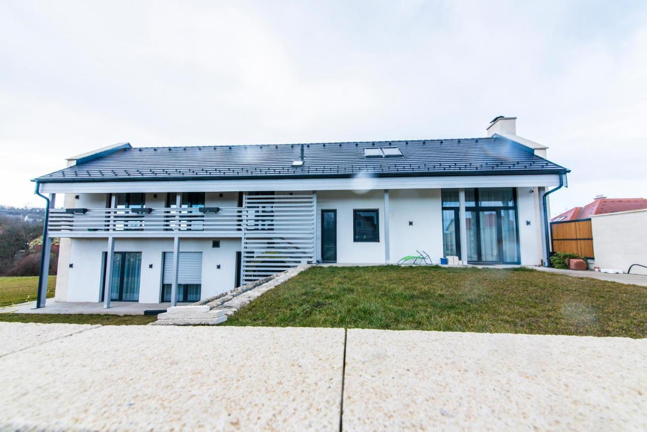 Vinorell Apartman Etyek Buitenkant foto