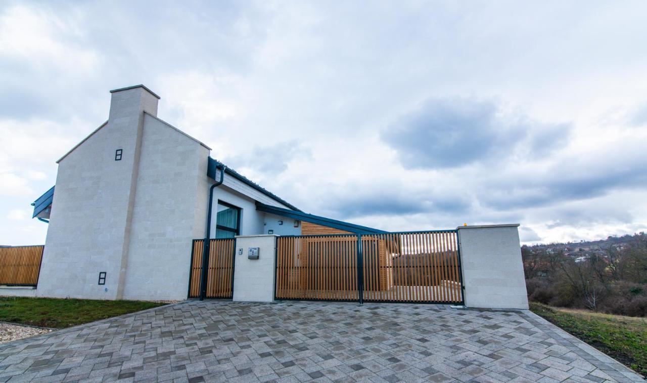 Vinorell Apartman Etyek Buitenkant foto